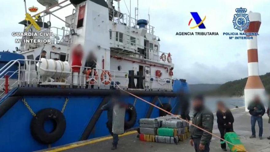 Incautadas tres toneladas de cocaína en un carguero abordado en el mar