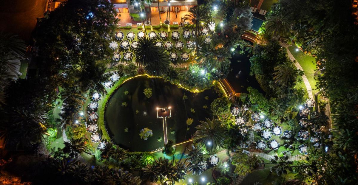Vista aérea de los jardines del Hotel Botánico & The Oriental Spa Garden, donde se celebró la cena. | | E.D.