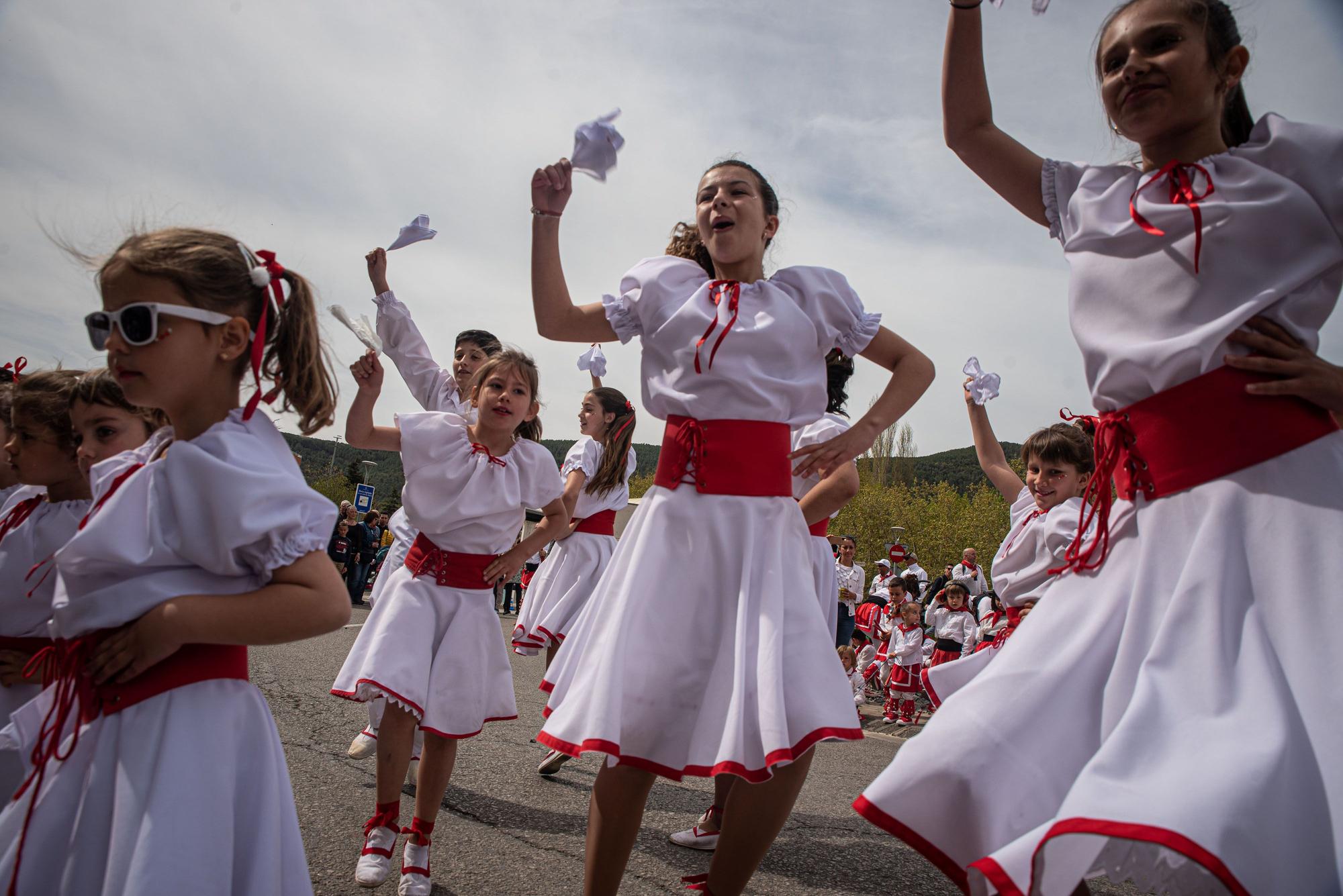 Els caramellaires omplen Súria de música, dansa i festa