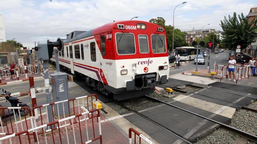 Los trenes de la Región son los más viejos y más caros del país