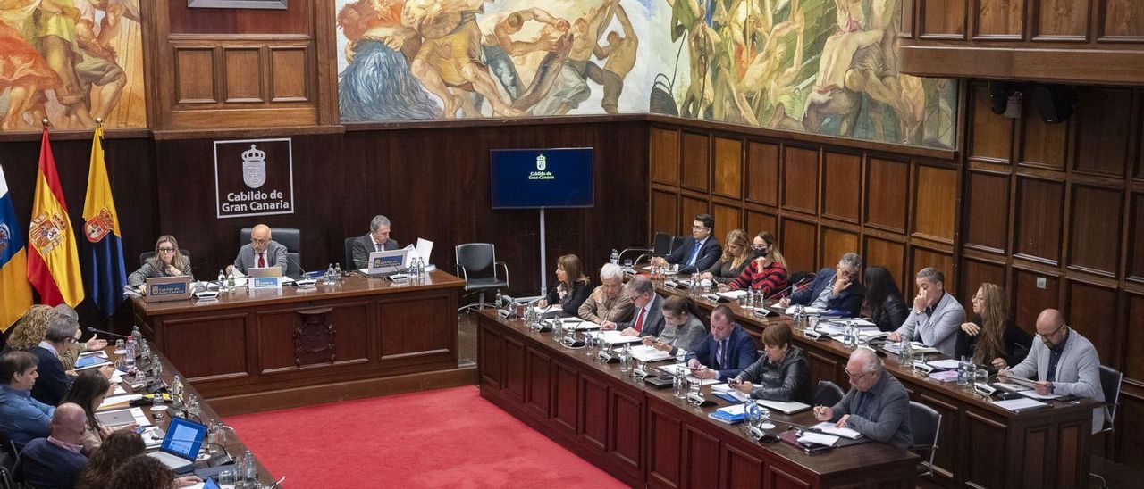Pleno del Cabildo de Gran Canaria en la última sesión ordinaria del mes de enero. | | DAVID DELFOUR
