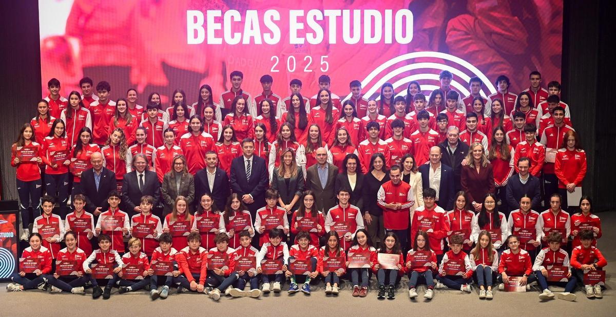 Entrega de Becas de Estudio del Grupo Covadonga 2025.
