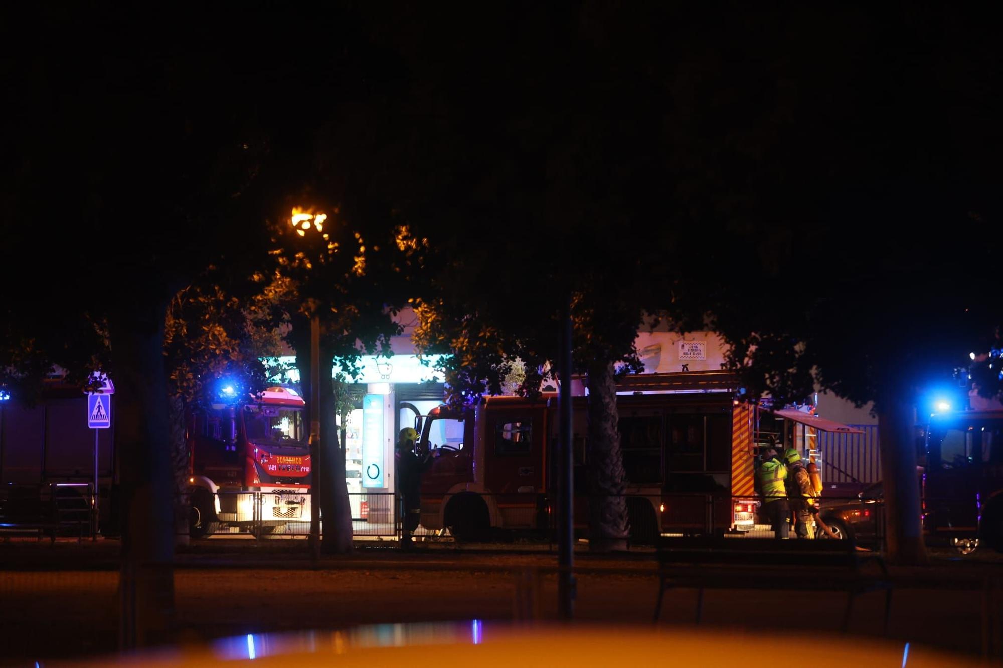 Aparatoso incendio en un piso de Playa de San Juan en Alicante