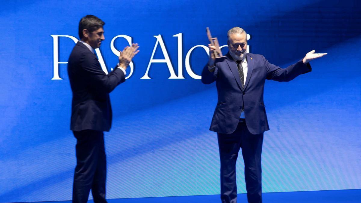 Andrés Sánchez, director general de Prensa Ibérica en la Comunidad, Murcia y Andalucía, junto a Andrés Hernández, presidente del Alcodiam.
