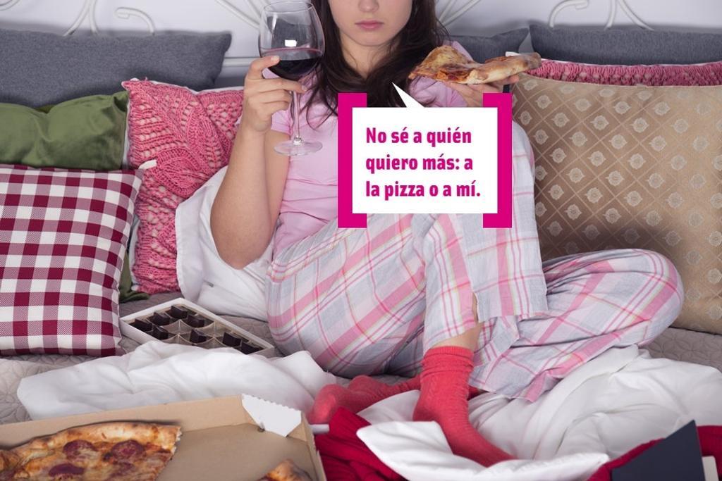 Chica soltera con pizza
