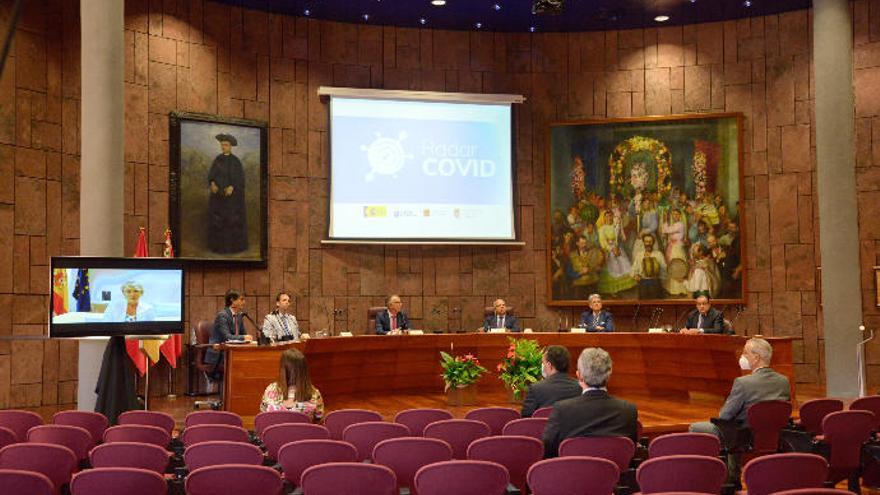 Presentación de la app Radar Covid, ayer en el salón de plenos del Cabildo de La Gomera.