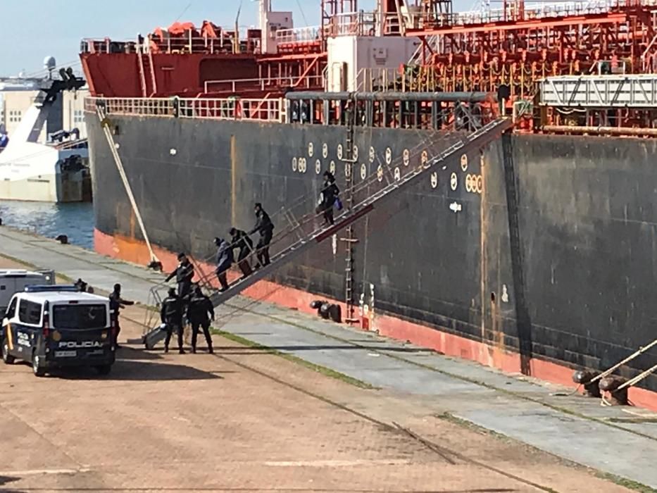 Desembarco de los tres polizones del "Harald Maersk"