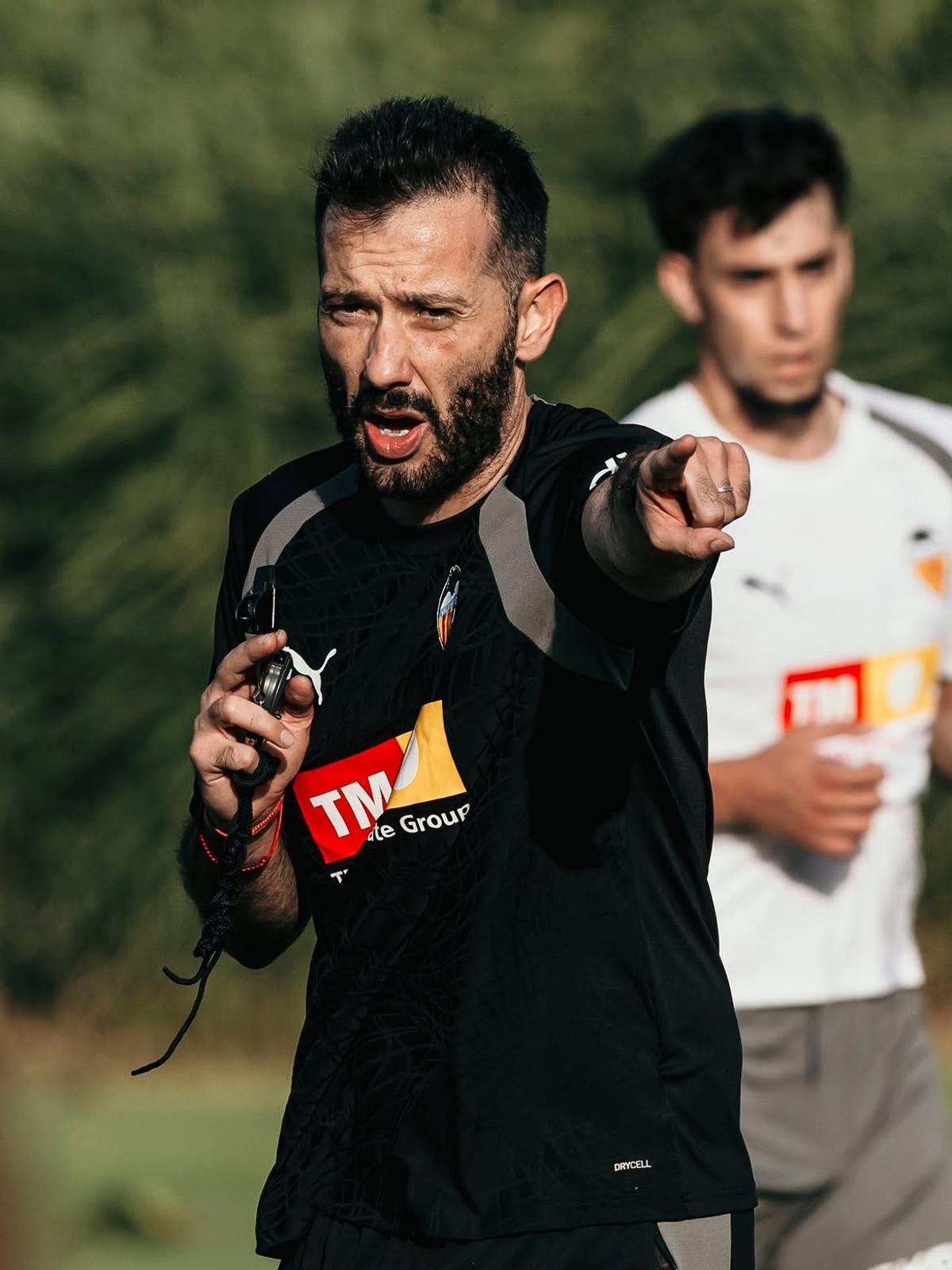 Carlos Corberán, en el entrenamiento de esta tarde en Girona