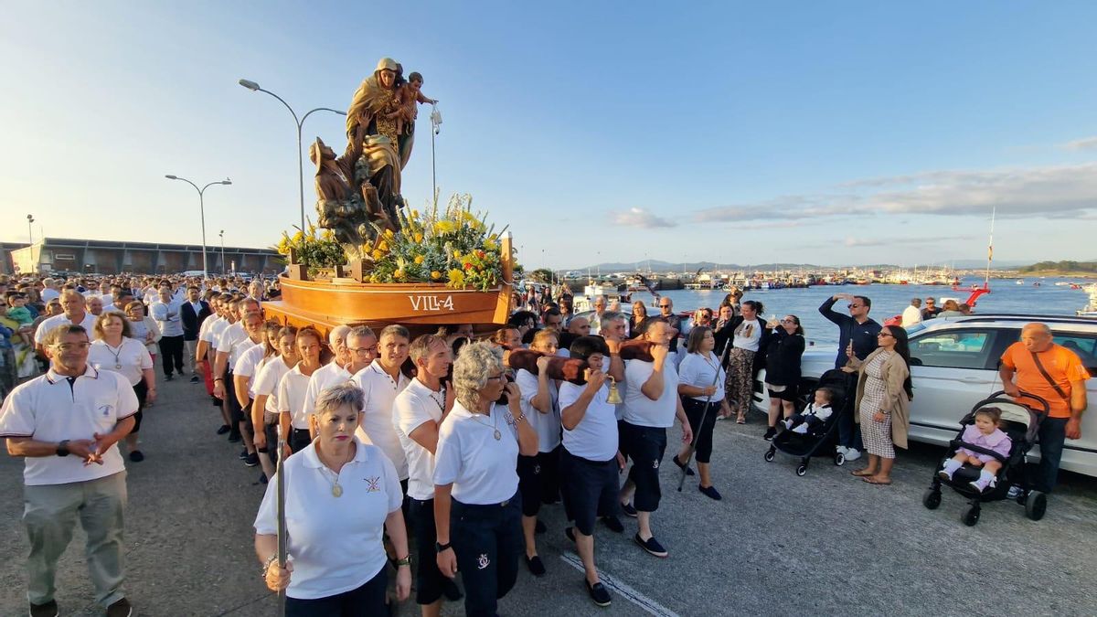 La llegada de la Virgen del Carmen, tras la procesión marítima.