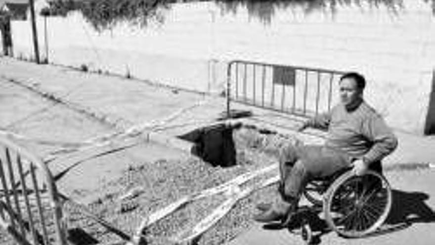 Quejas en la calle Martin Lutero King por las &quot;continuas&quot; averías de agua