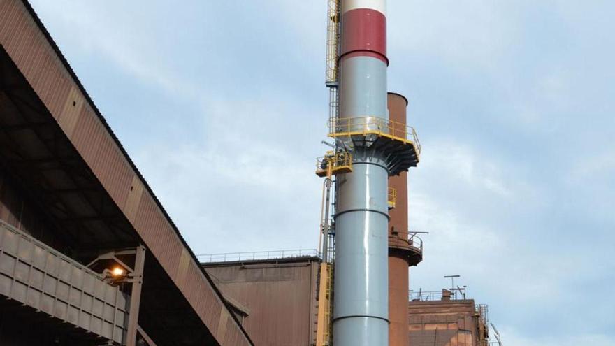 Arcelor culmina la chimenea del sínter B en su factoría de Veriña