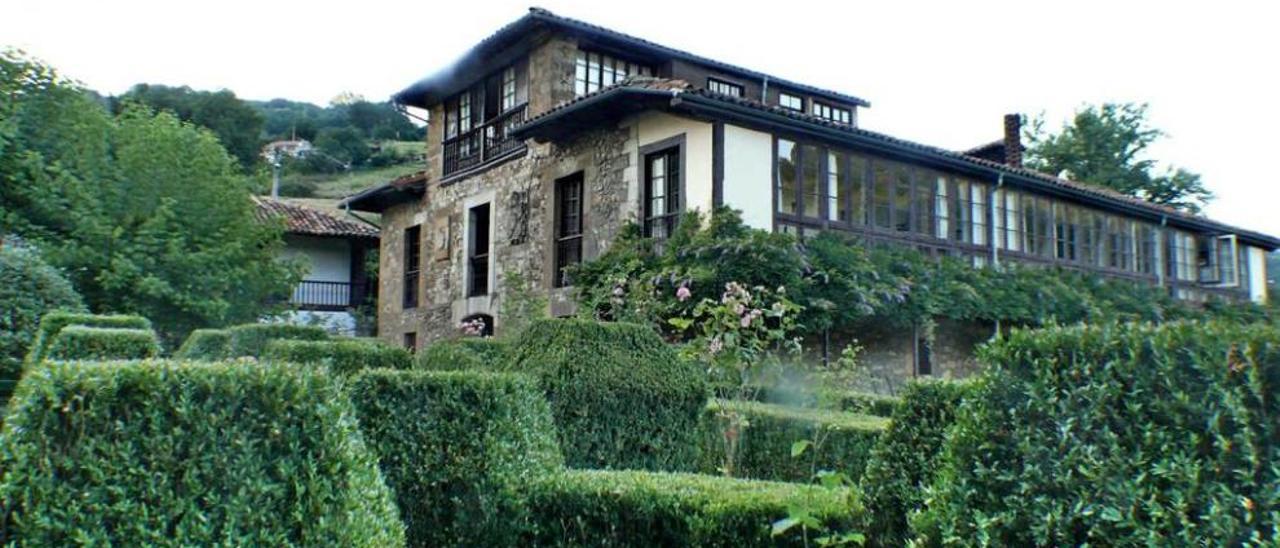 El jardín de la casa de los Dorado de Riaño.