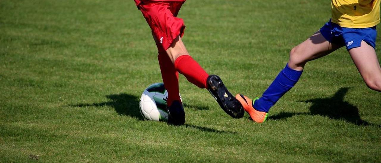 Por qué aumentan las lesiones de rodilla y talón entre los niños