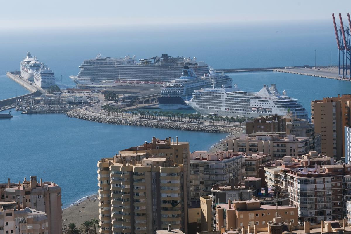 Varios cruceros coinciden atracados en el puerto de Málaga