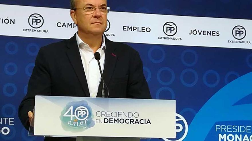 Monago anima a los parados &quot;a ser candidato del PSOE para conseguir un empleo&quot;