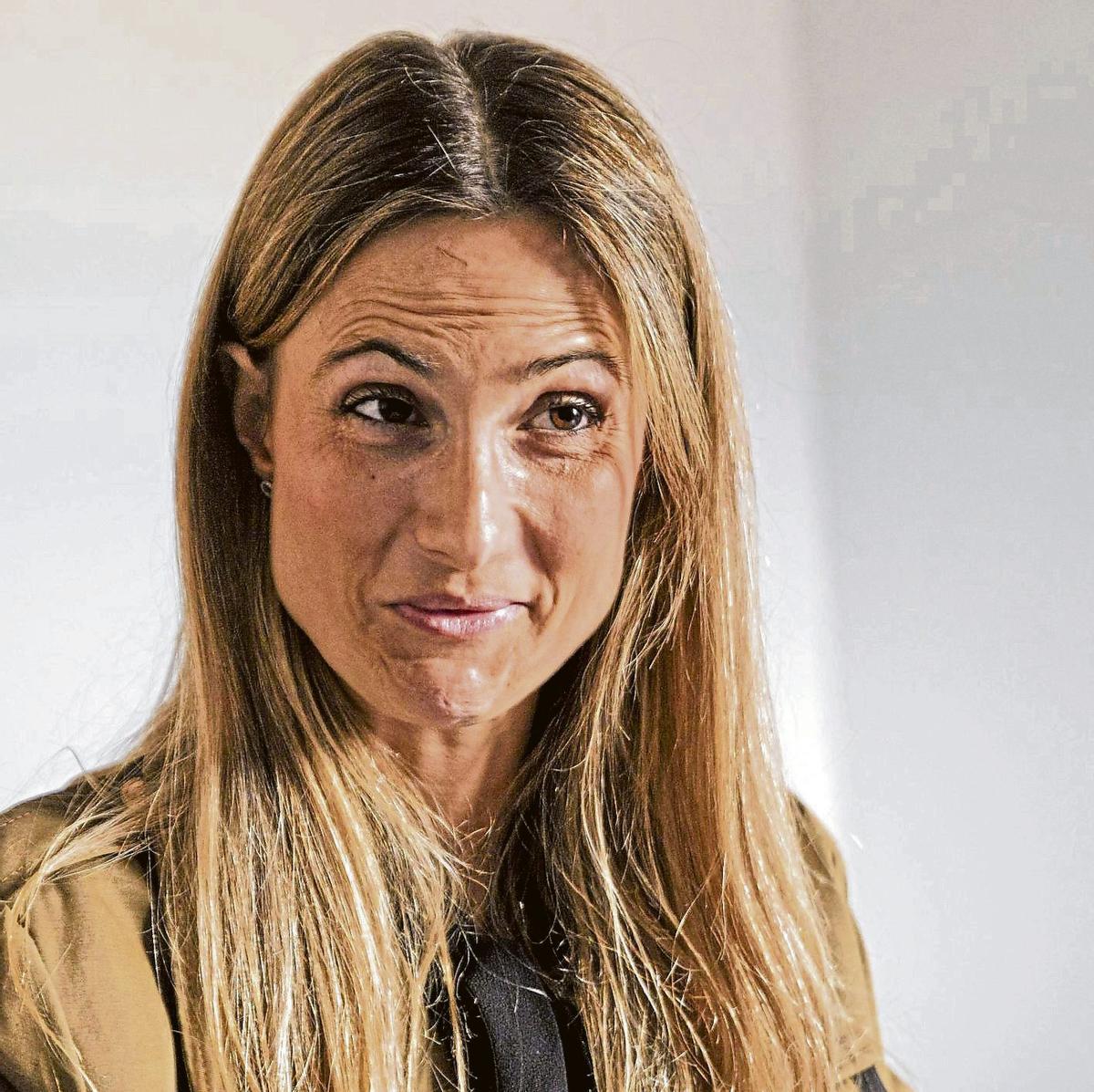 Alejandra Ruiz, portavoz de Ryanair en España, durante la entrevista.  | B. RAMON
