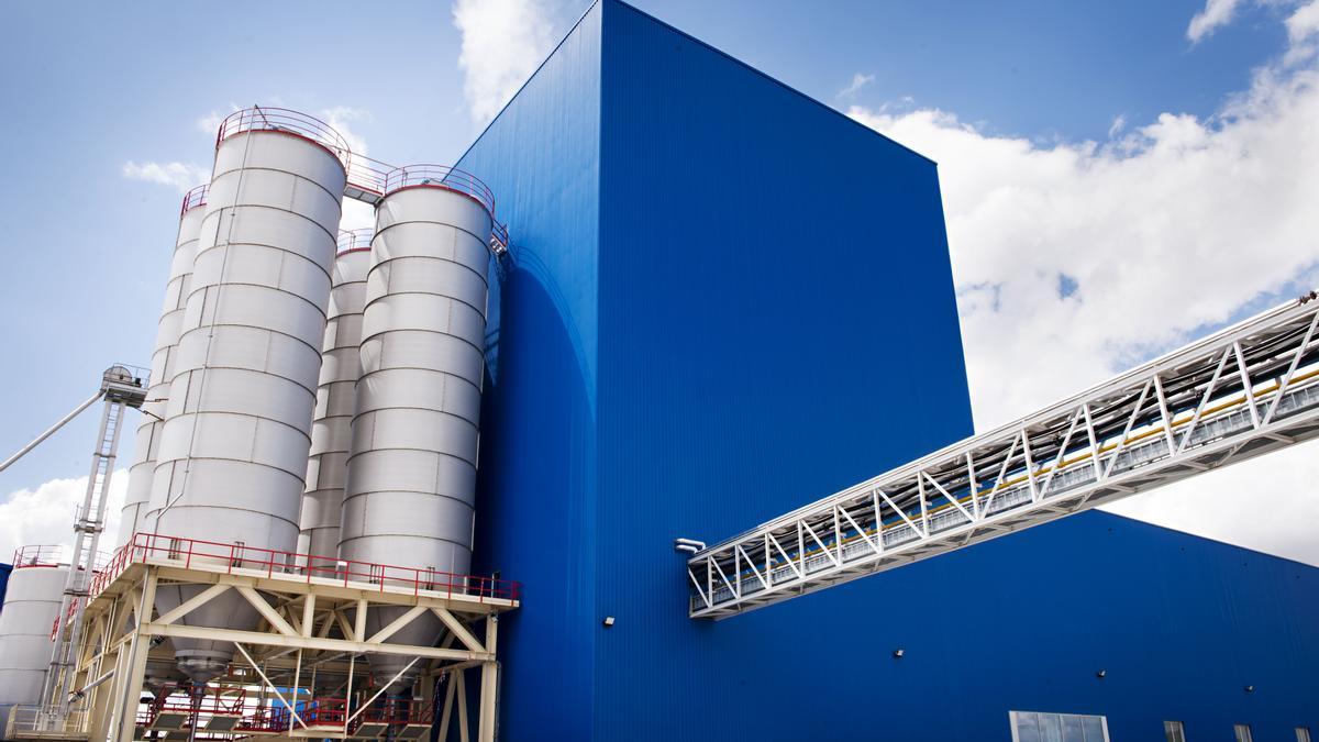 La fábrica de Industrias Químicas del Ebro (IQE), en Malpica, aspira a sustituir parte de su producción mediante gas por hidrógeno verde a partir de 2026.