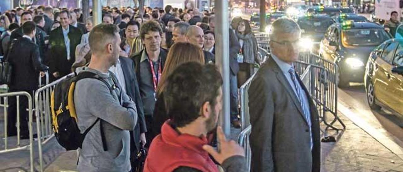 La parada de taxis de la entrada norte del Mobile World Congress ayer por la tarde.