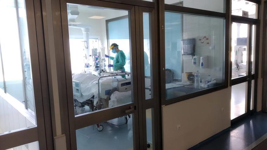 Imagen de la UCI del hospital Infanta Elena de Huelva durante la pandemia del coronavirus