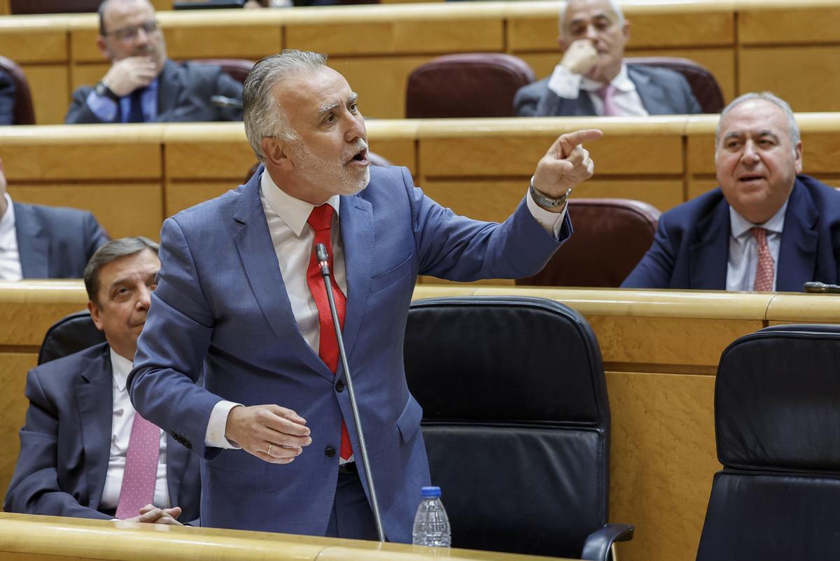 El ministro de Política Territorial, Ángel Víctor Torres, en la sesión de control al Gobierno celebrada por el pleno del Senado este martes.