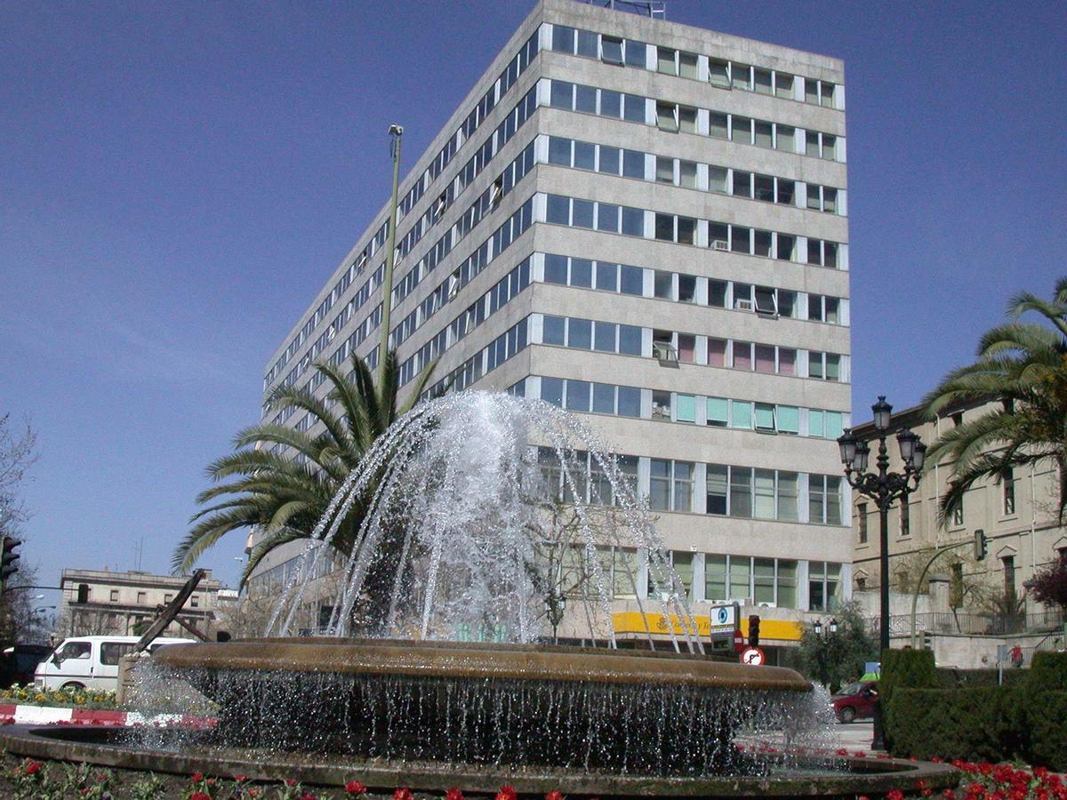 Fuente Luminosa, en el centro de la avenida de España.