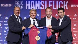 Rafa Yuste, Joan Laporta, Hansi Flick y Deco, en la presentación del técnico alemán.