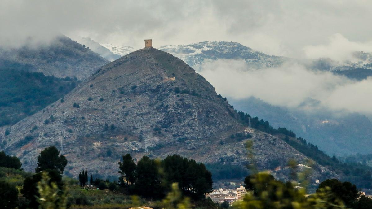 Alcoy amanece rodeada de nieve