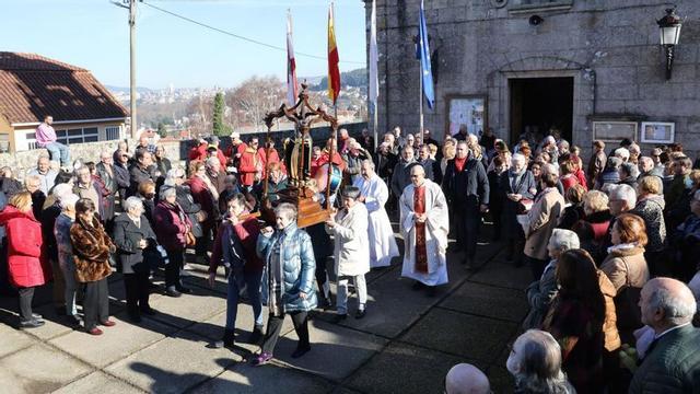 Procesión en honor a San Amaro, ayer, en Matamá.  
|  José Lores