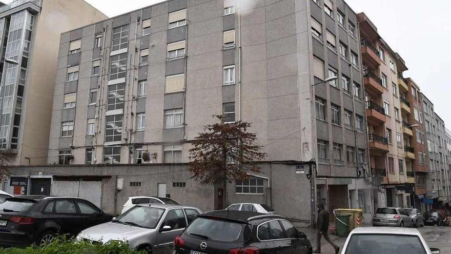 Edificio de la calle Castrillón donde ocurrió la agresión. // Víctor Echave