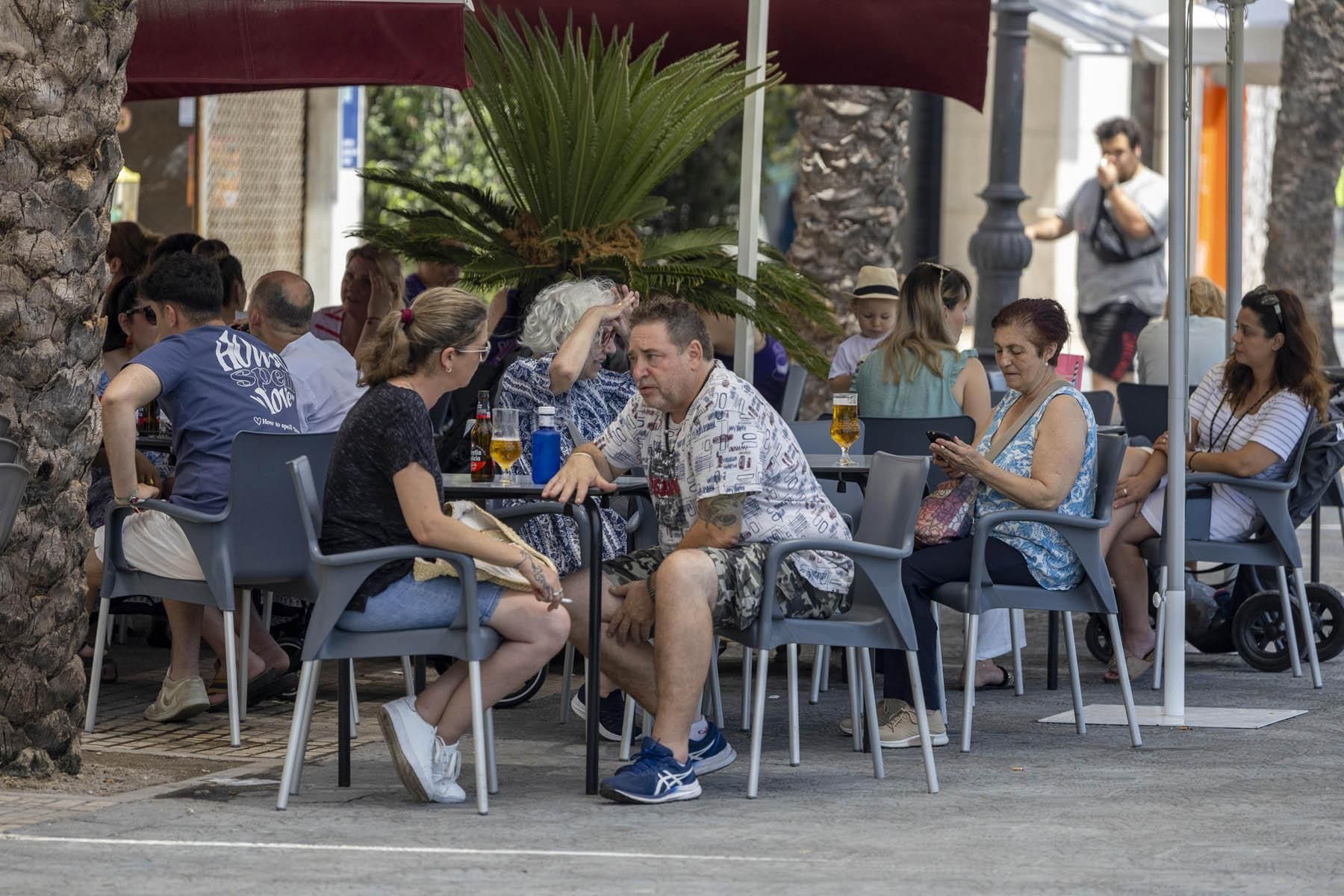 Hoteles y terrazas de Castellón, a tope en el primer fin de semana del verano