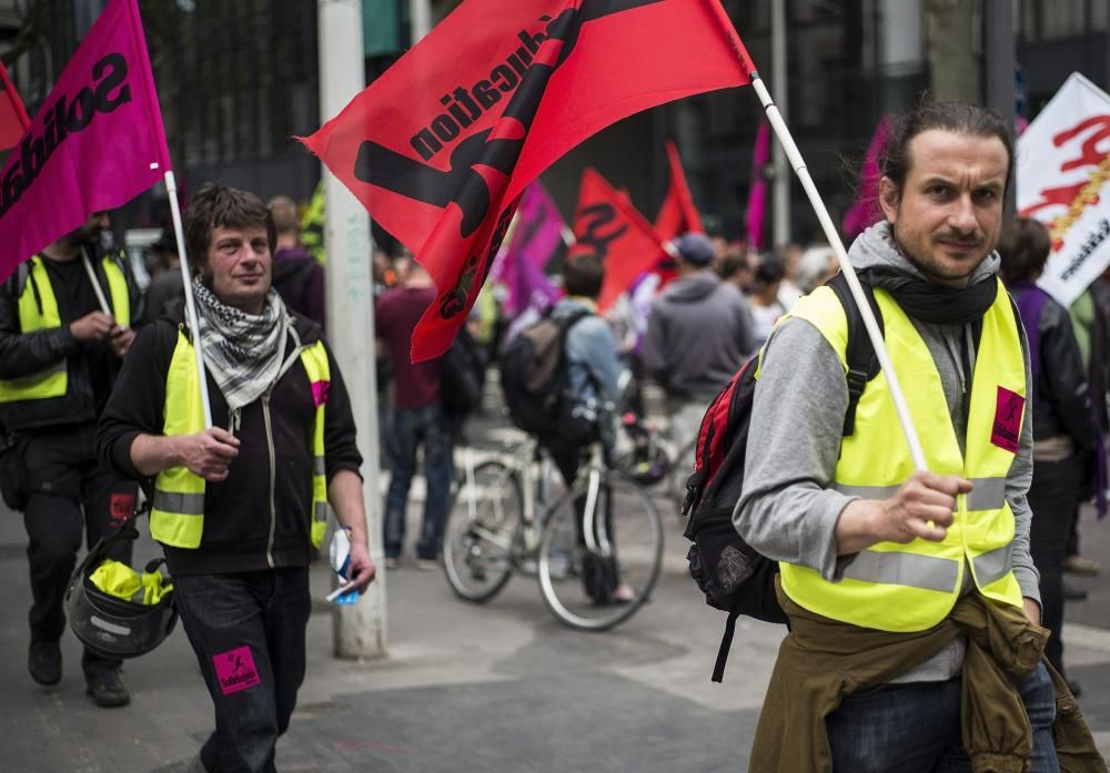 Batalla campal en París por la reforma laboral