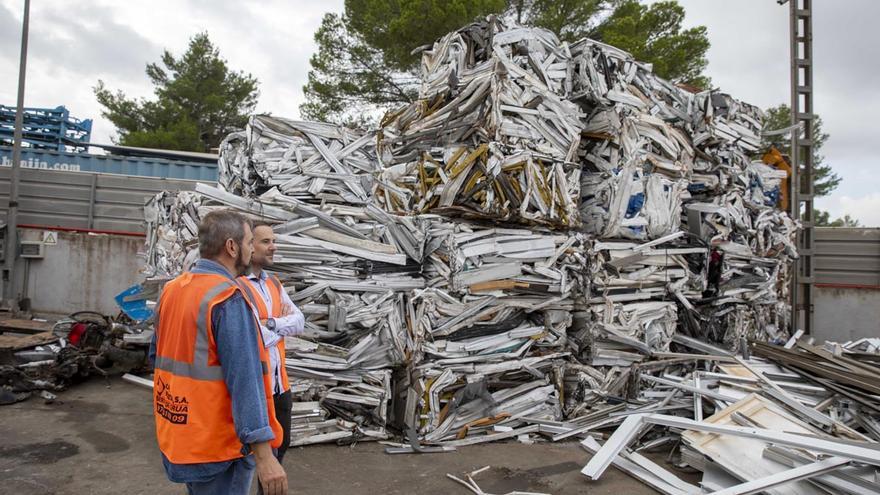 Galería: 38 taxis pirata de Ibiza convertidos en chatarra