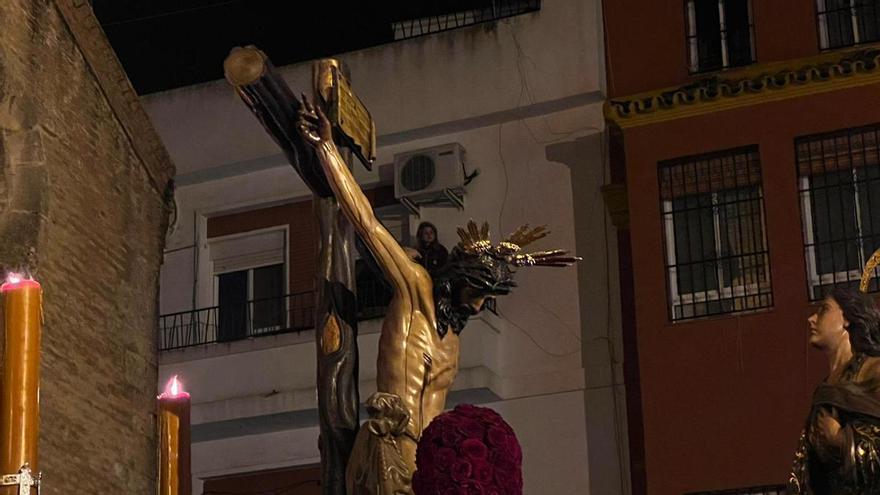Vídeo | Así ha sido la entrada del Cristo de la Buena Muerte en la parroquia de Santa Marina