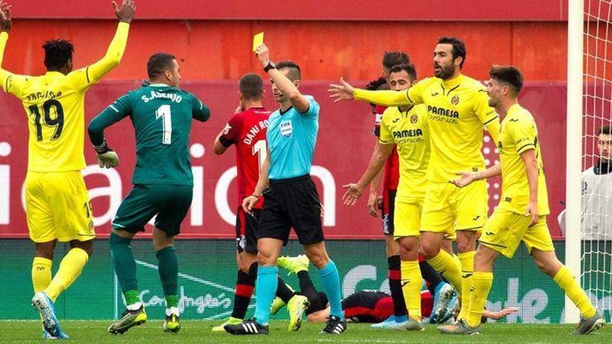 El Real Mallorca, con dos penaltis, tumba al Villarreal en Son Moix (3-1)