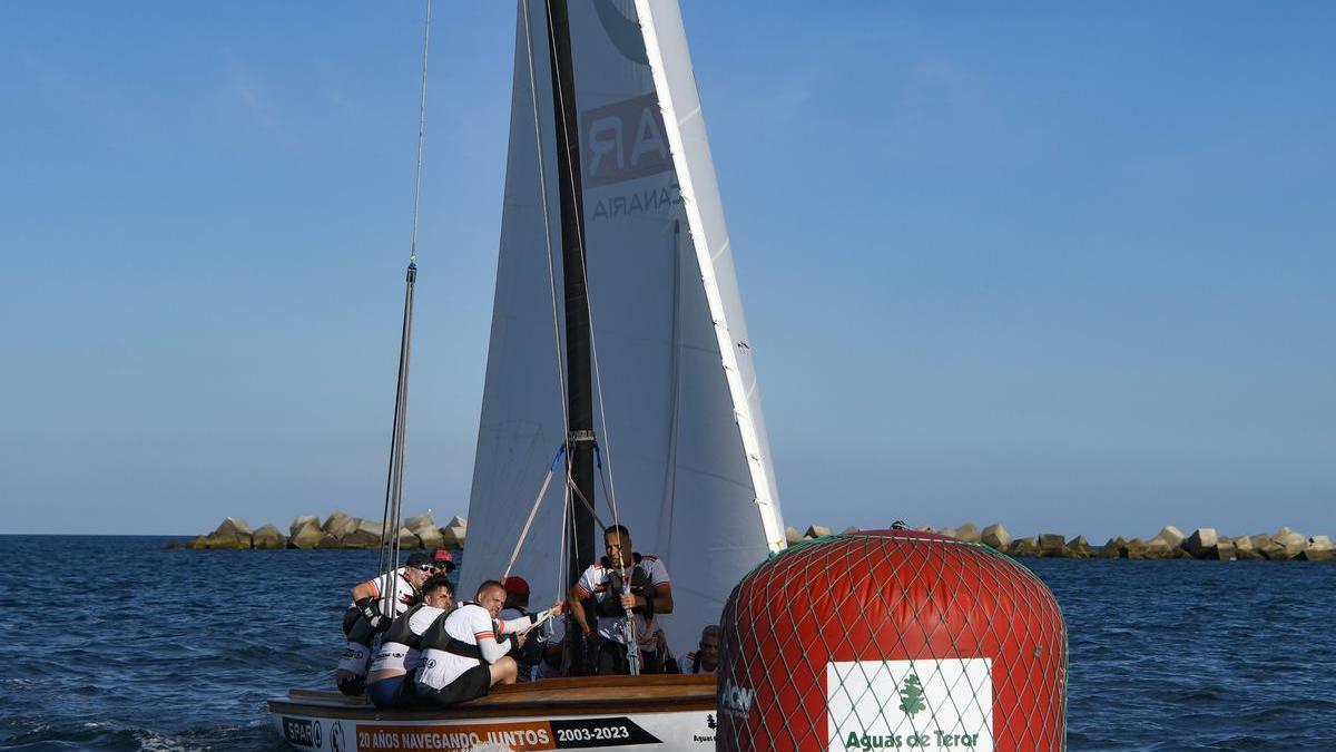 El 'Spar Guerra del Río' en plena regata