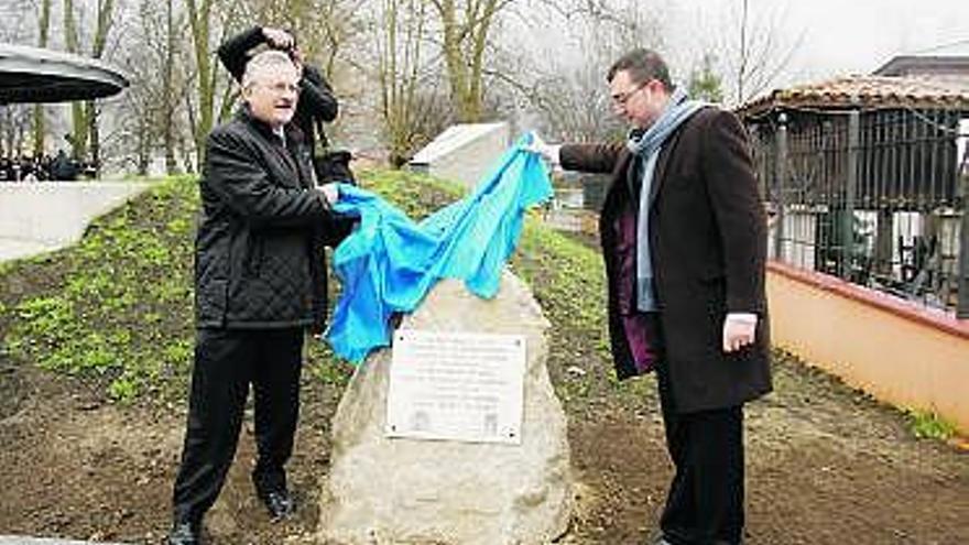 Antonio Trevín y Adrián Barbón inauguran la avenida de la Constitución.