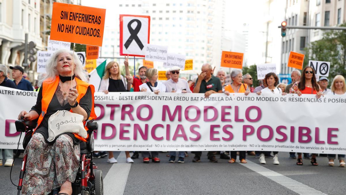 Manifestación en Madrid con el lema &quot;Otro modelo de residencias es posible&quot;
