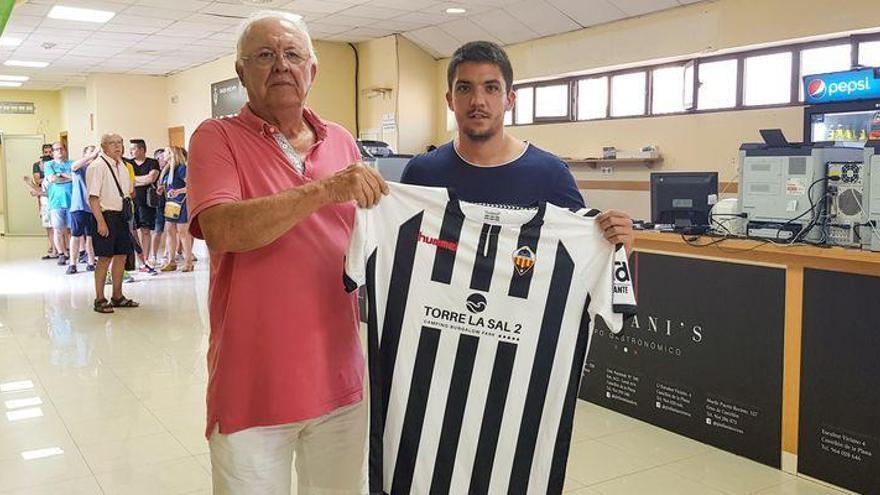 El Castellón refuerza su centro del campo con Carles Salvador