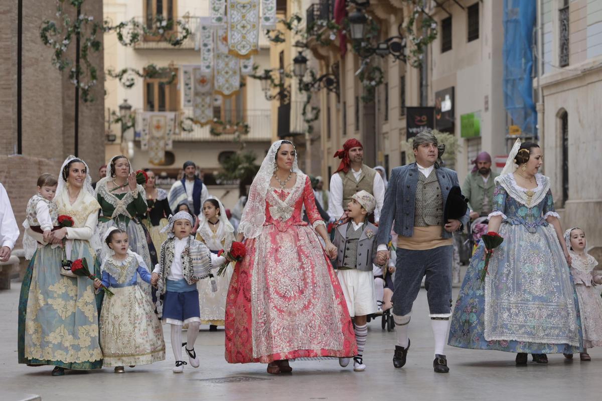 Todas las fotos de la ofrenda del 18 de marzo por la calle San Vicente hasta las 18:30 horas Todas las fotos de la ofrenda del 18 de marzo por la calle San Vicente hasta las 18:30 horas