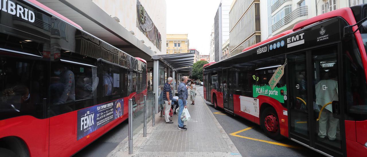 Parada de la EMT en la calle Pintor Sorolla.