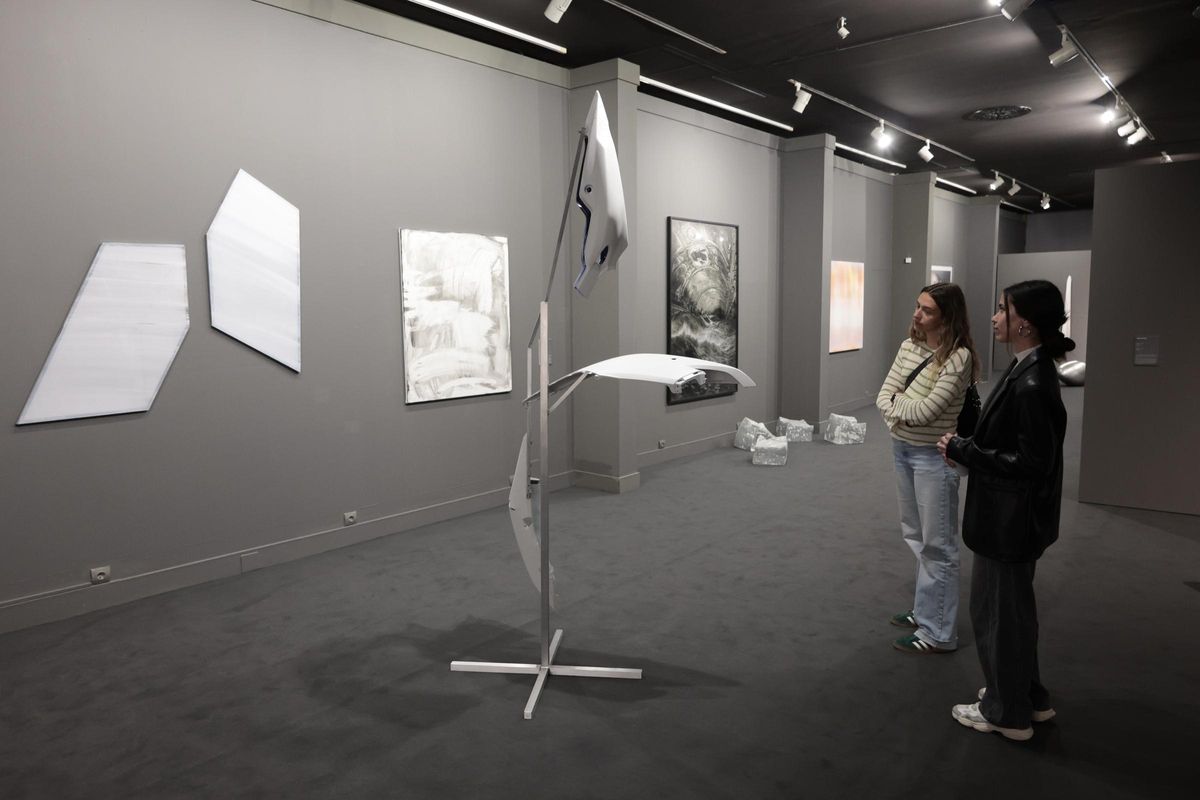 Dos jóvenes, ayer, en el Museo Arqueológico.