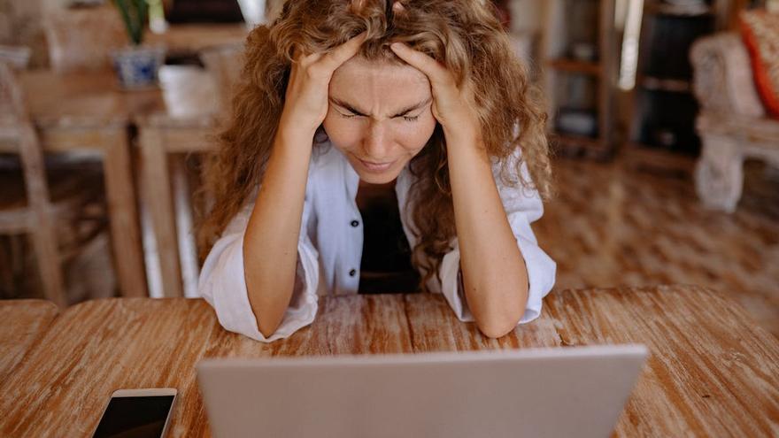 Burnout: así es el síndrome que afecta a la mitad de los trabajadores, especialmente mujeres