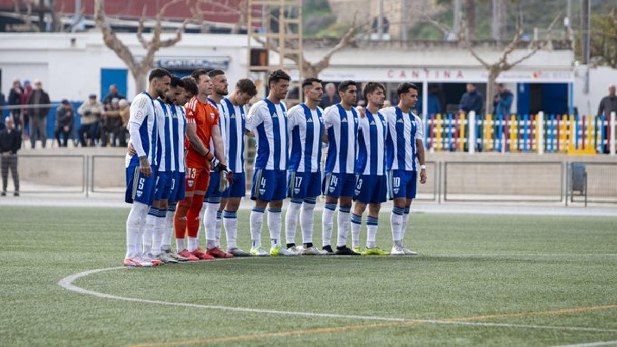 Los jugadores de La Unión esperando el inicio de un partido