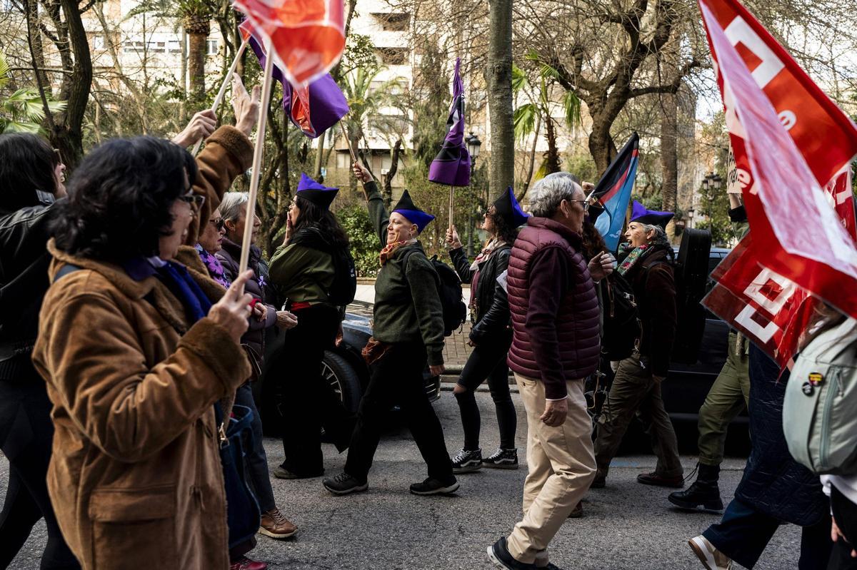 Fotogalería | El 8-M 2026 inunda las calles de Cáceres Fotogalería | El 8-M 2026 inunda las calles de Cáceres