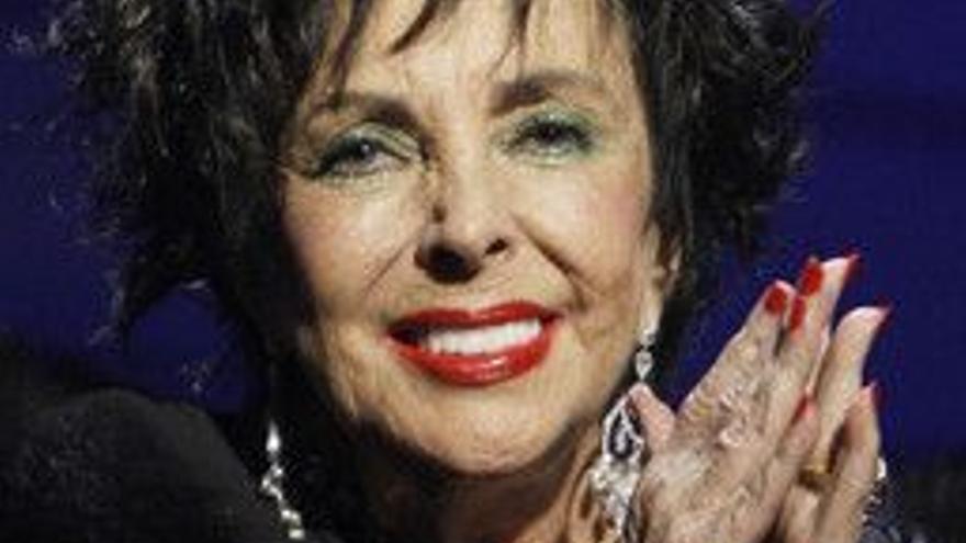 Elizabeth Taylor, hospitalizada por problemas cardíacos