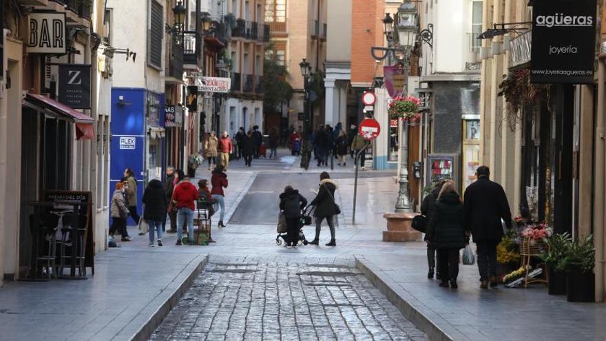 La calle Torre Nueva, sin la cota cero, y la calle Méndez Núñez, al fondo, con la cota cero.