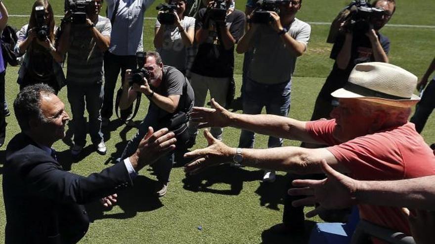 Joaquín Caparrós, en el estadio Ciutat de Valencia.