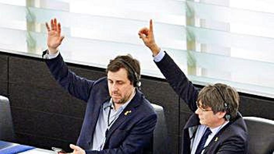 Toni Comín i Carles Puigdemont, votant ahir a l&#039;Eurocambra