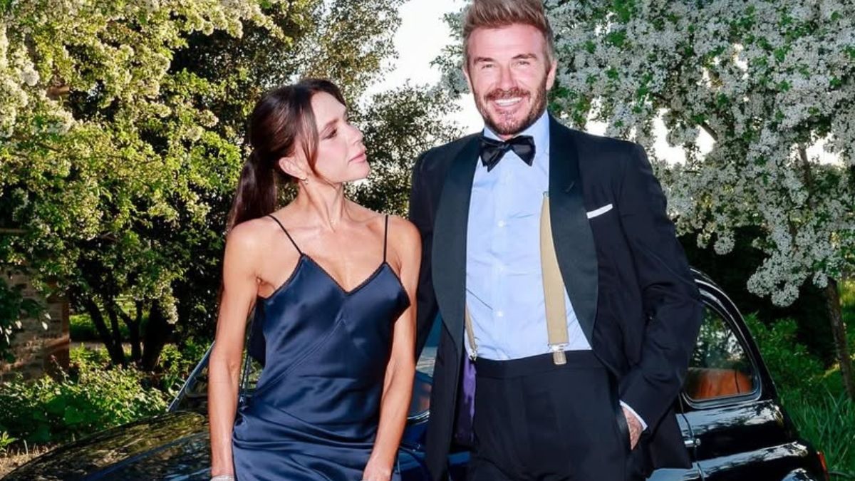 El vestido satinado de Victoria Beckham que está en Zara