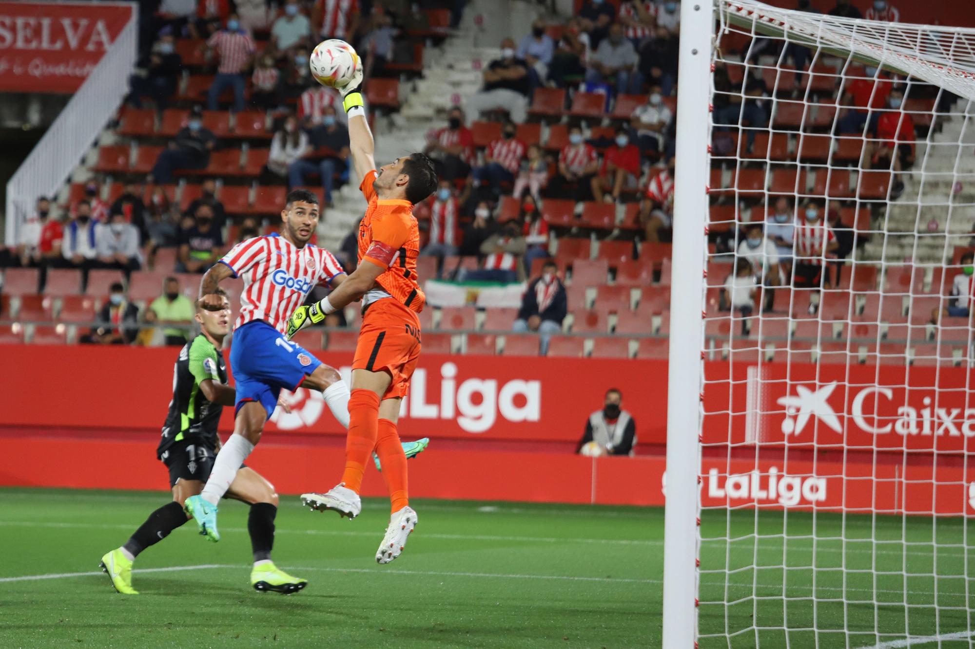 Las imágenes del partido entre el Girona y el Sporting (1-2)